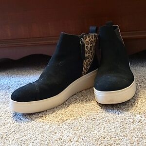 Toms suade boots 9.5